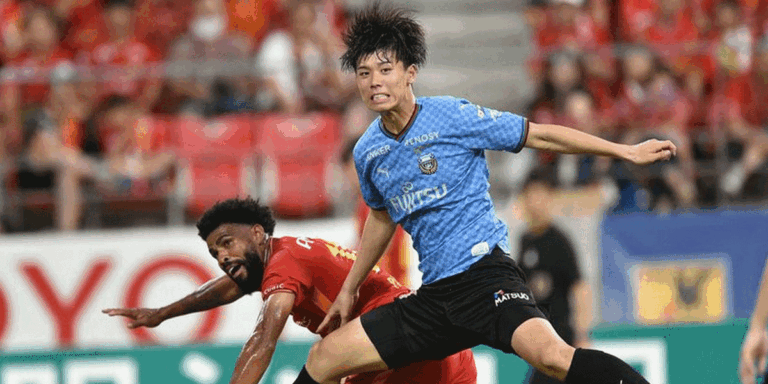 Tottenham Borong Bek Tajam dari Jepang, Pernah Bikin Ole Romeny Tumpul